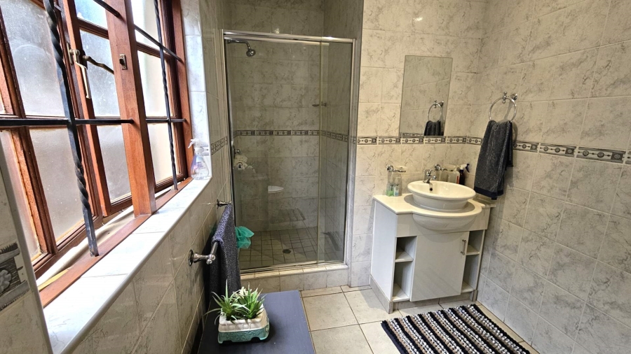 To Let 3 Bedroom Property for Rent in Meerhof North West